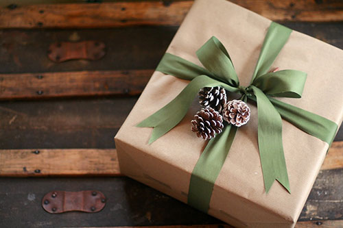 Wrapped in Leather: The Timeless Elegance of Gifting Leather Goods